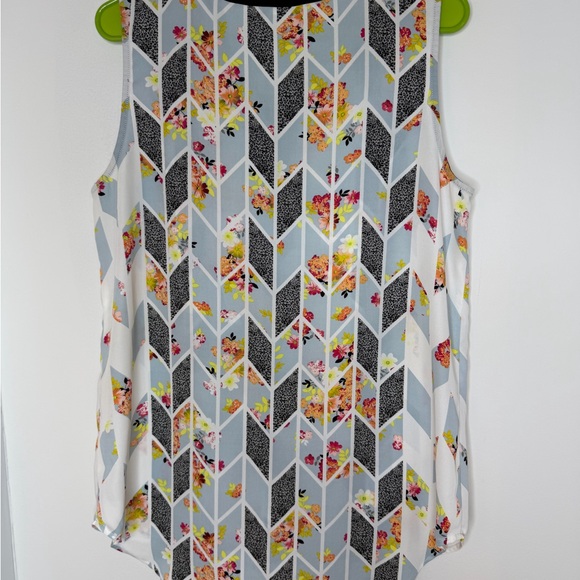 CAbi Multicolor Geometric Floral Sleeveless Lightweight Blouse Size Medium - Picture 7 of 14